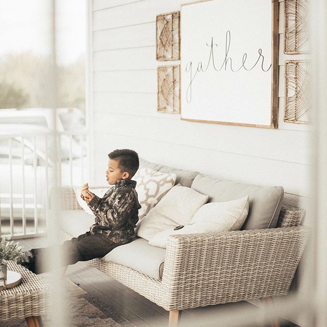 10.16.17 // He always asks me if he could eat out in this space. My response is always, “Don’t make a mess.” ;-) (more lifestyle pictures at @ninawilliams15 ) #365_ninacecilia .
.
Sign from @hoekstradecor !